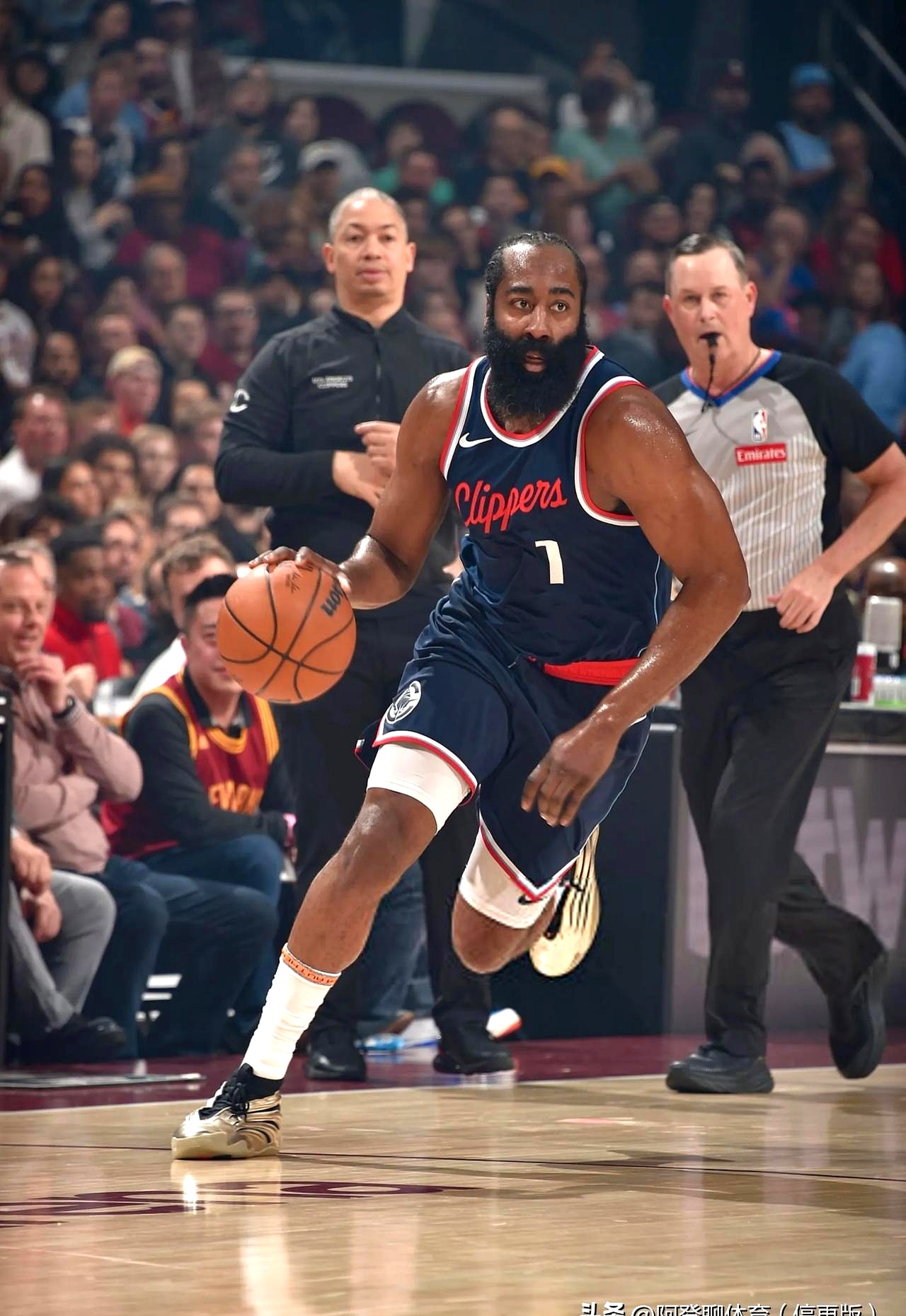 关于山东泰山赛后手感冰凉洛杉矶快船围绕欧篮联临场应变，这一次真的哈登与70激战老鹰分钟的信息